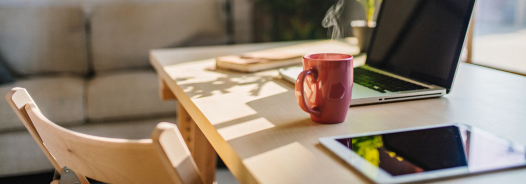 Ideális egyensúlyt teremt a heti néhány nap irodai jelenlét és néhány nap home office.